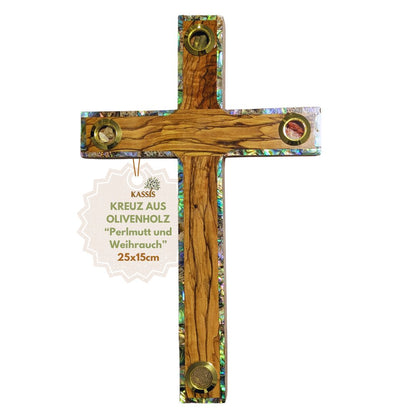 Olivenholz Kreuz mit Einlagen aus Bethlehem 25 × 15 cm | Wandkreuz mit Erde, Steinen, Weihrauch & Olivenblättern